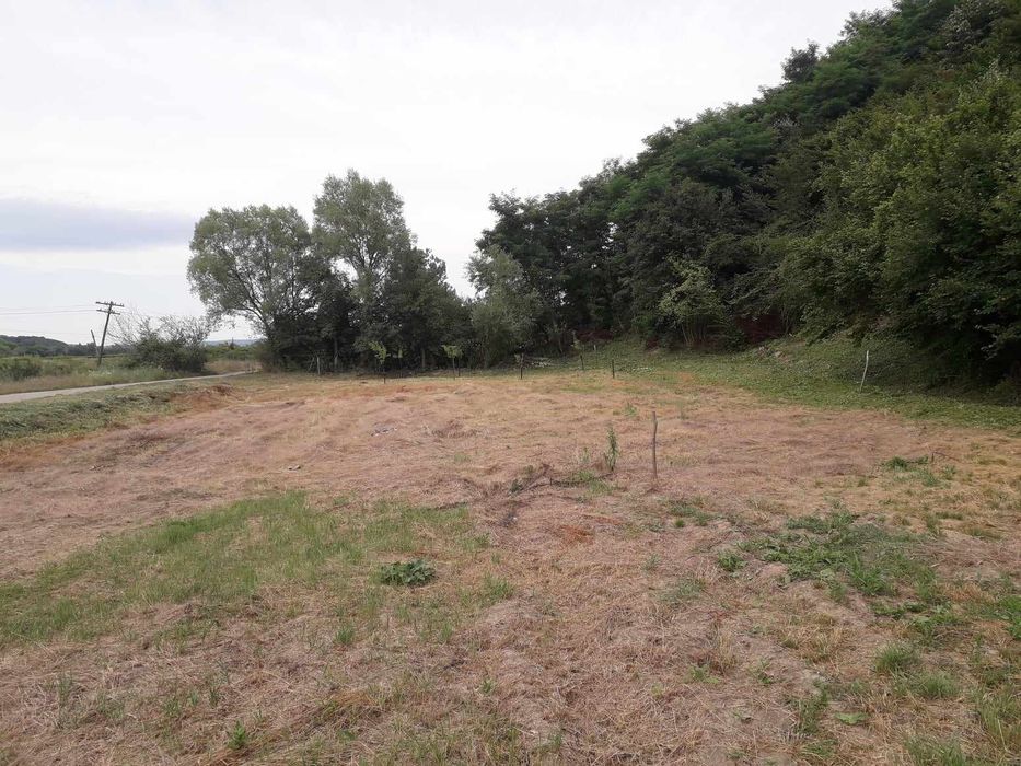 Vând teren intravilan 1200mp