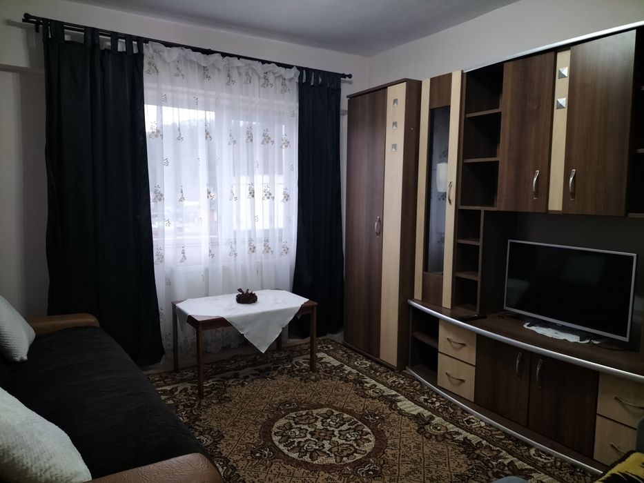 Vând garsonieră pe Victoriei