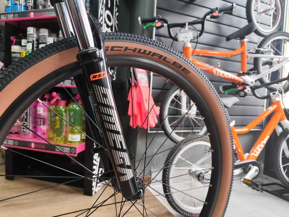 Bicicleta Kellys WHIP 30 M in stoc la Est Bike Funky Sports