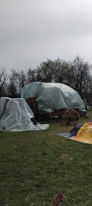 Clăi și baloți de fân