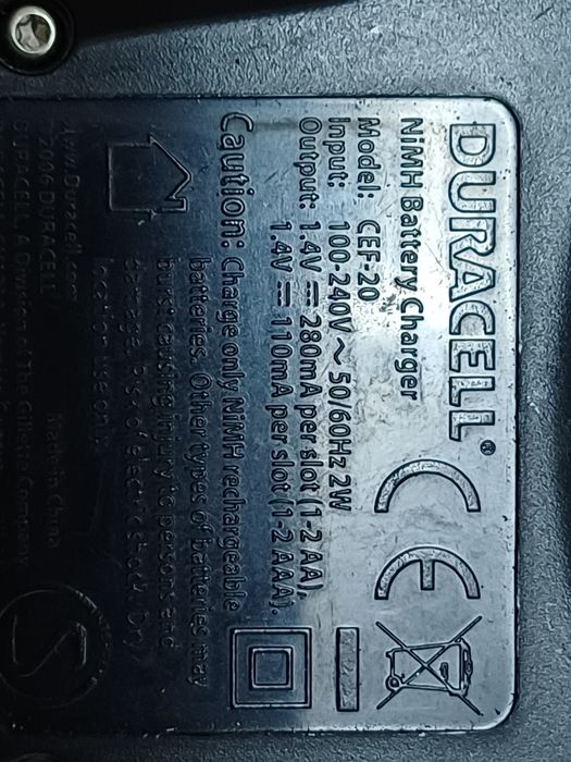 Incarcator baterii AA si AAA in stare buna