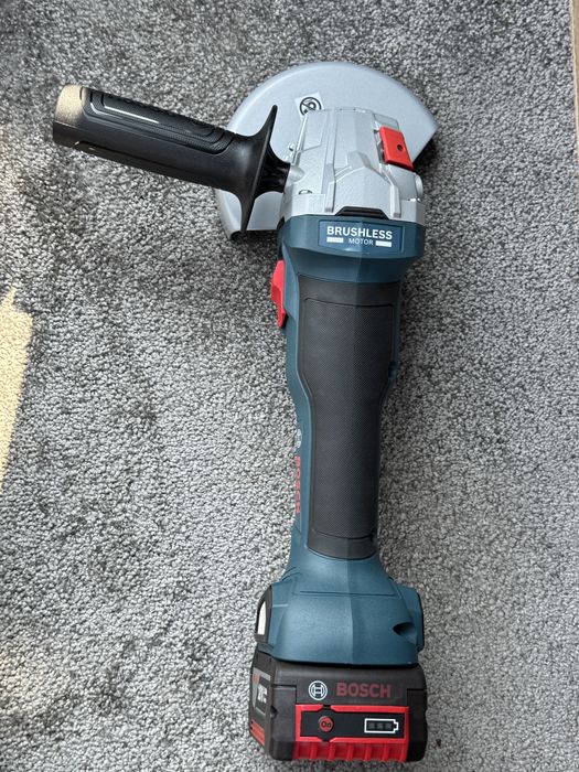 Polizor unghiular Bosch 18V-8, cu acumulator