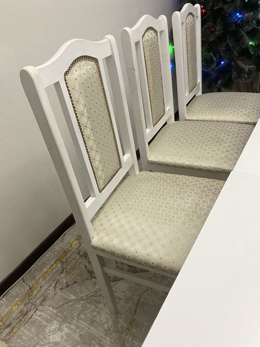 Стол со стульями