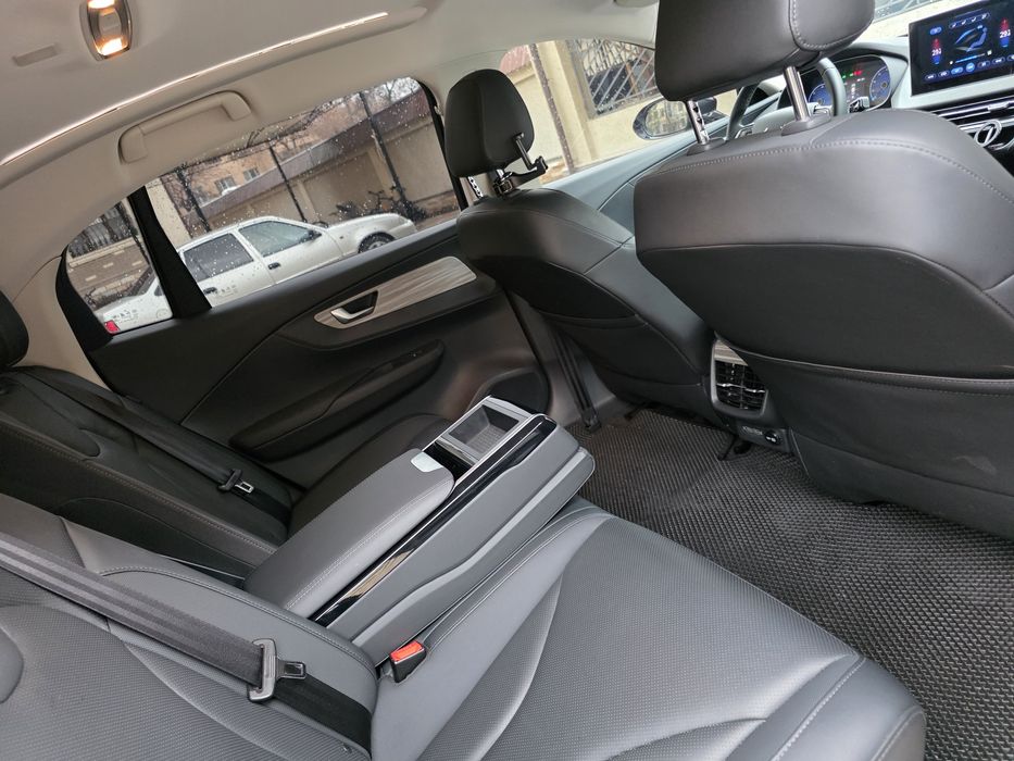 Hongqi E-QM5 500км. СРОЧНО сотилади.