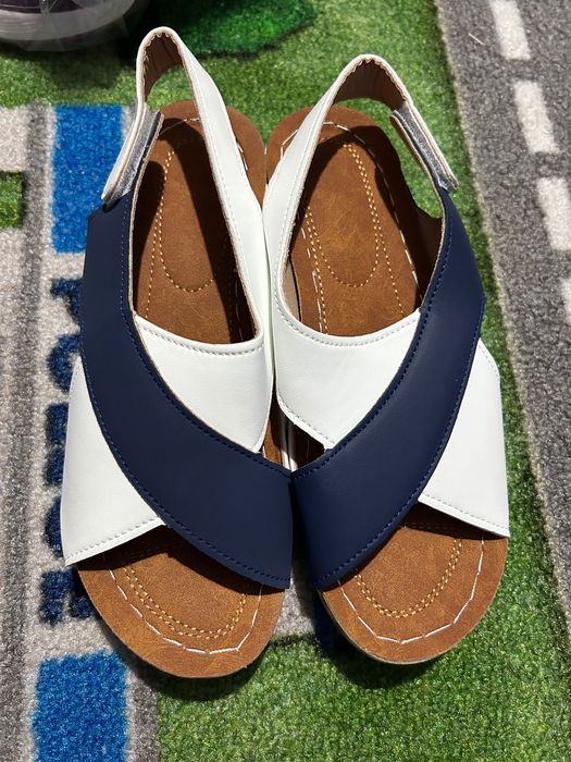 Нови обувки, различни номера