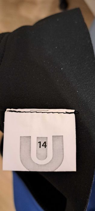 Продавам цял неопренов костюм SWAY