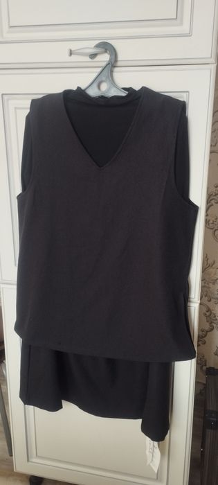 Срочно продам костюмы новые