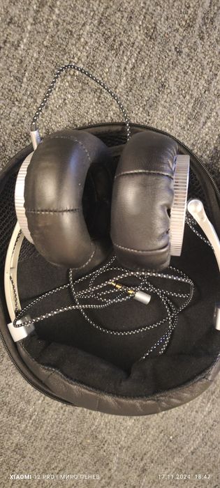 Чисто нови слушалки NIXON THE MASTER BLASTER