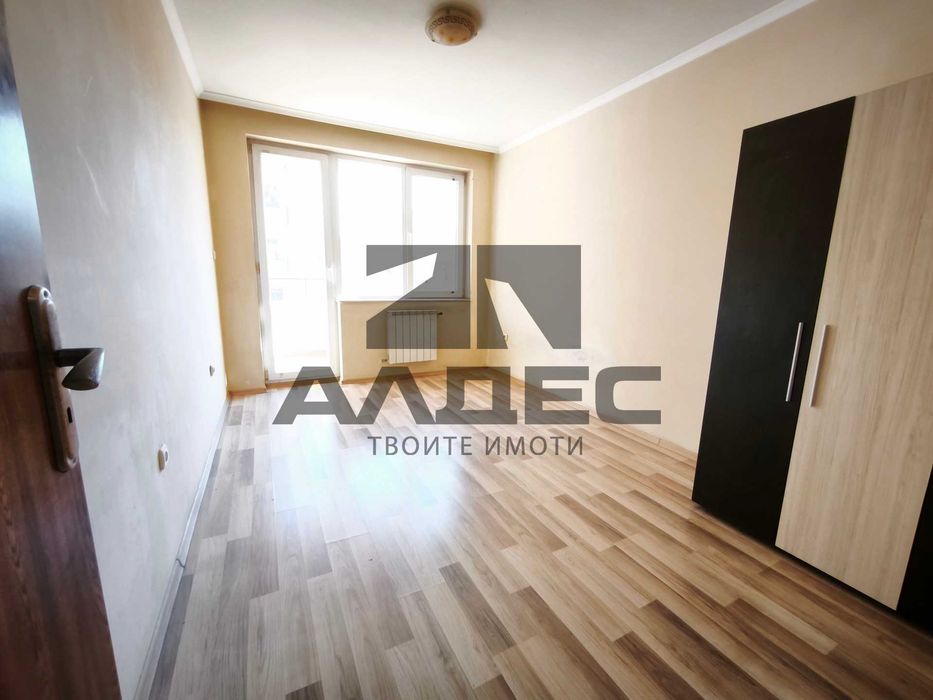 Продава се тухлен двустаен ап. в Зона Б 19!