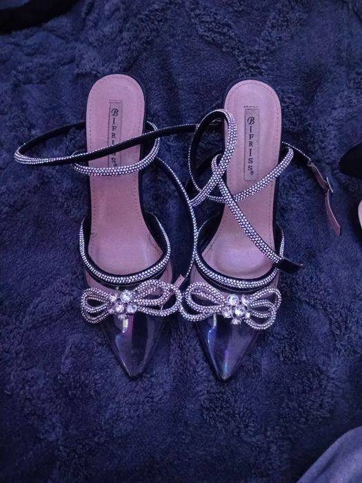 Каблуки одевались только 1-2 раза