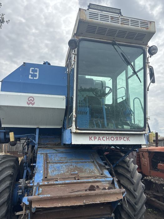 Комбайн Енисей.