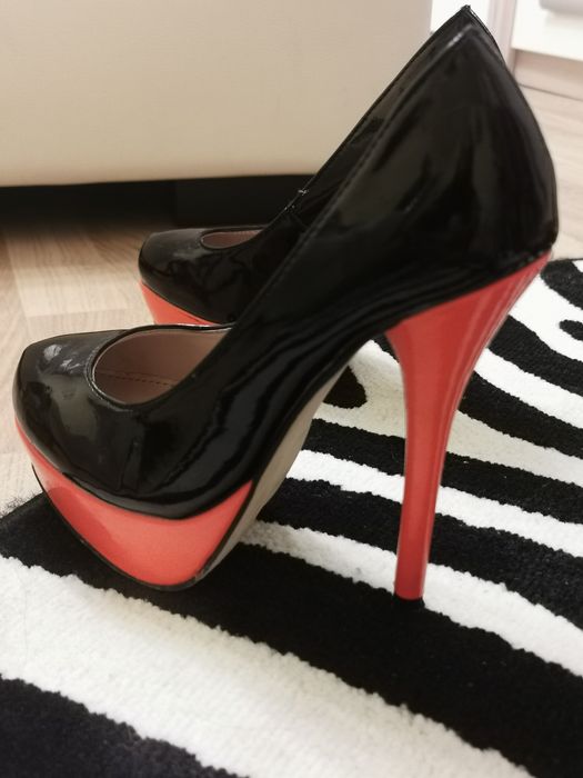 Pantofi cu toc de dama