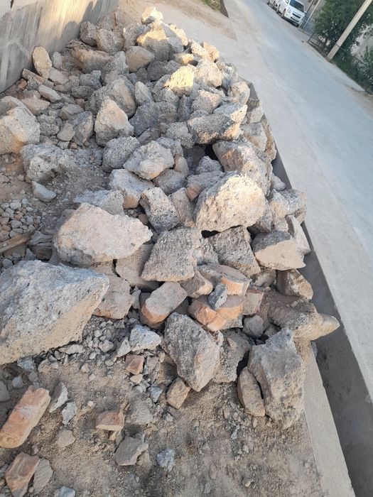 Sotiladi toshlar chuqilgan