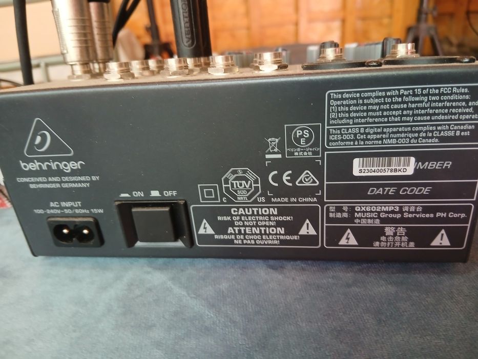 Boxe behringer +mixer și microfoane