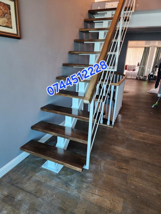 Scari metalice spirala sau pe un vang