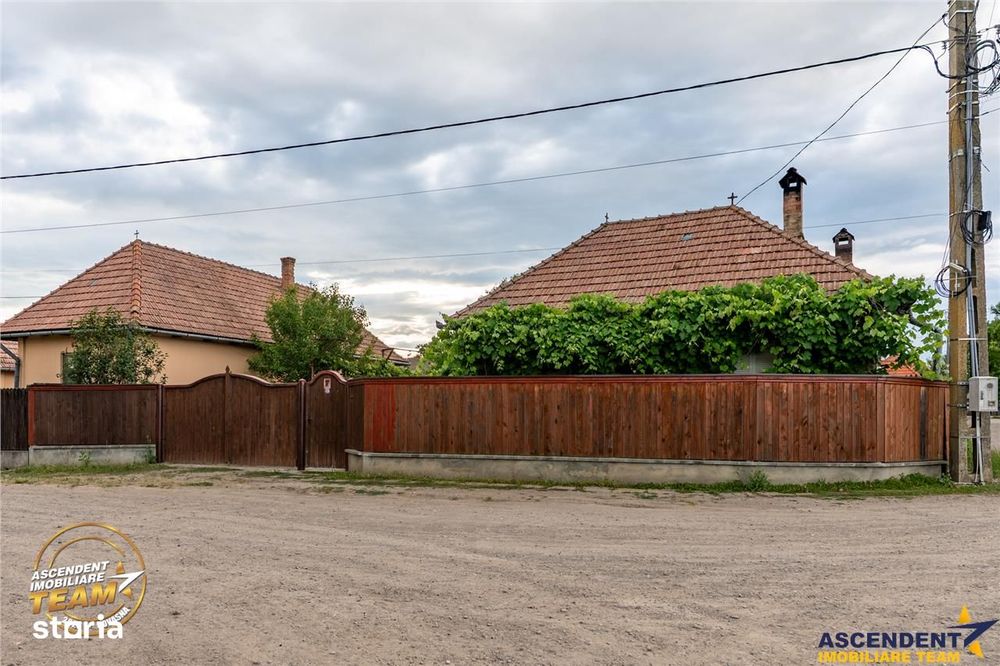 Ansamblu: Casa + atelier + sura + 1.123mp teren,  Sat Lunga, Covasna