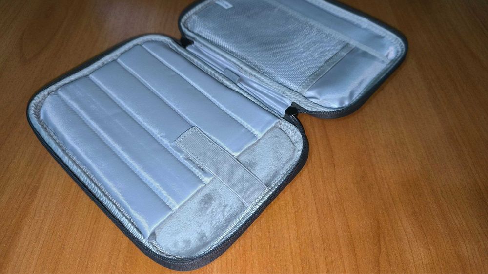 Стильный практичный органайзер мягкой замши для планшета и аксессуаров