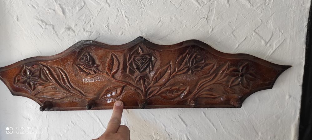 Картины  разные.