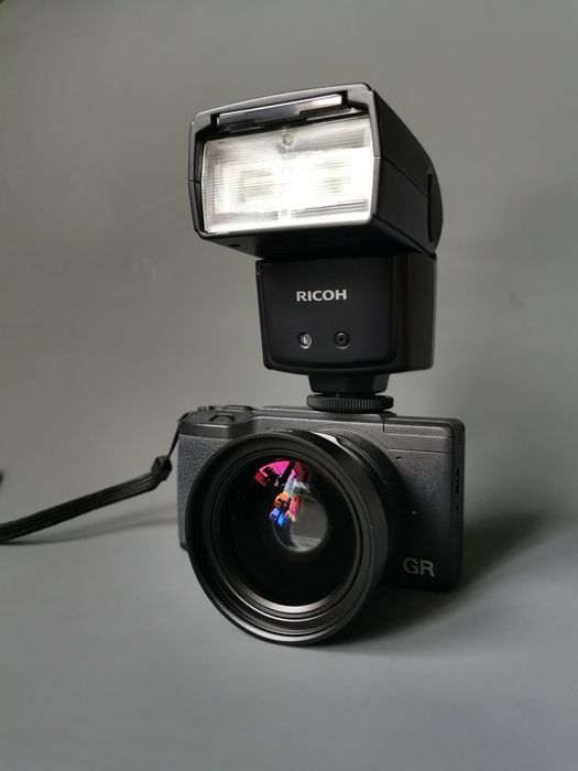 Lentilă wide Ricoh GW-3 + adaptor GH-3 + flash
