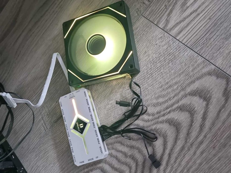 Fan Controller HUB pentru 9 ventilatoare ARGB cu telecomanda