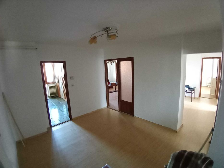 Apartament 4 camere 95MP - etaj 1/8 + garaj