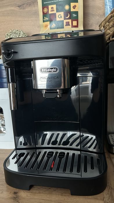 Продам кофемашину Delonghi Magnifica Evo