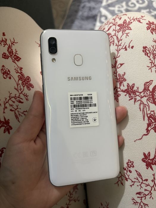 Продам телефон самсунг , можно в рэд