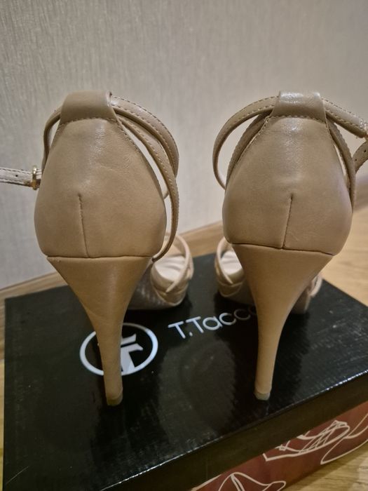 Босоножки женские