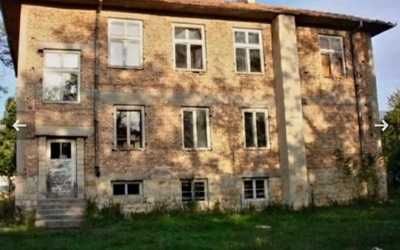 Продава се Хотел в Велики Преслав - 3800 кв.м за 20 €/кв.м - Снимка #2