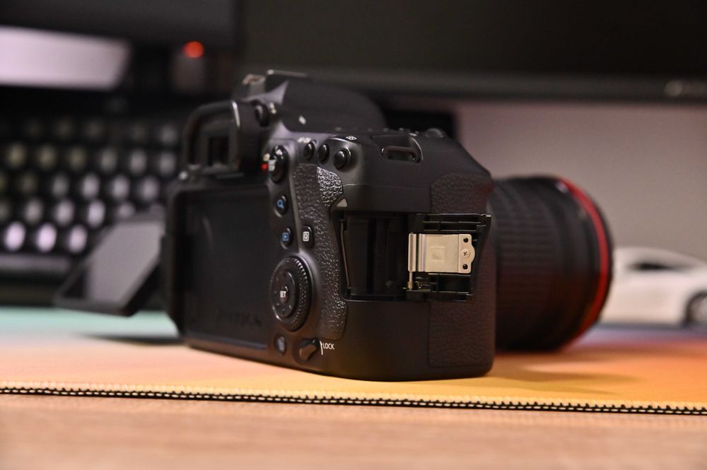 Vand Canon 6D Mark II  Utilizat