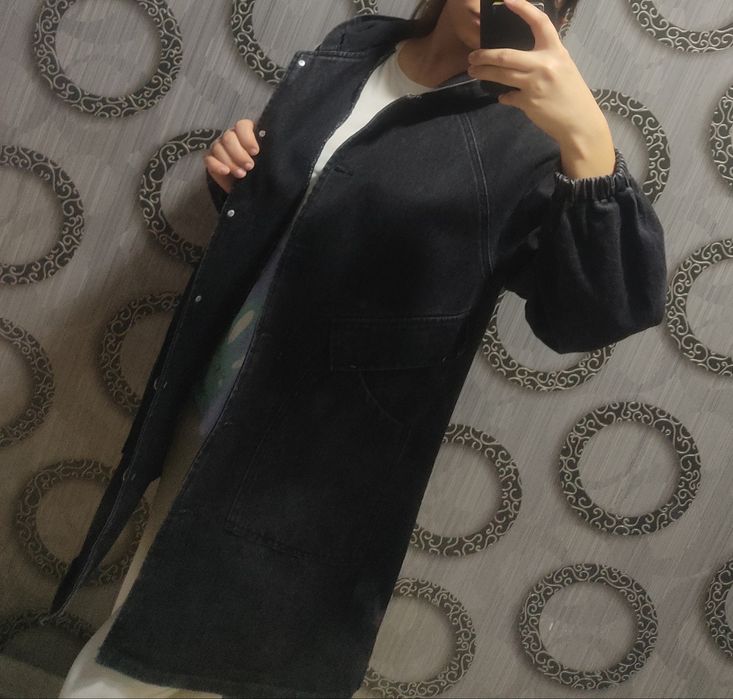 Продам джинсовую новую куртку стильную