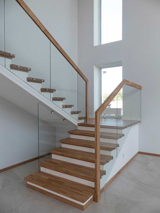 Montez Uși, Parchet, Bucătării, Scări și mobilier