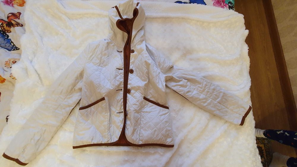 Женская куртка-ветровка