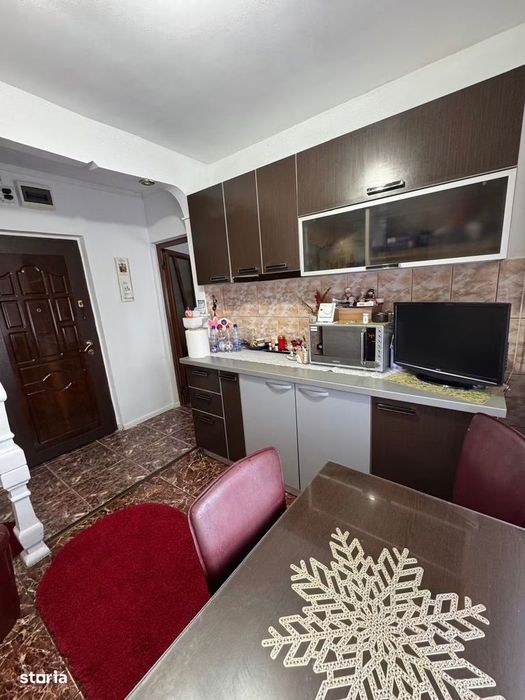 De vanzare apartament cu 2 camere si balcon, zona Cresei 50.000 euro