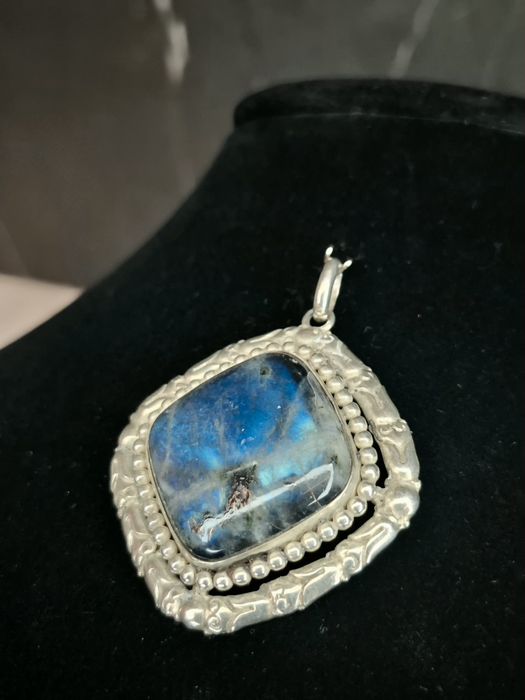 Винтидж сребърна висулка с лабрадорит