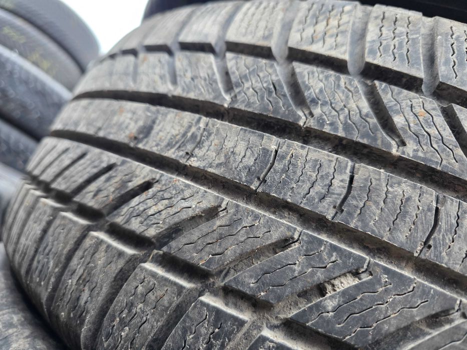 4бр Зимни гуми 235 55 17 - Continental