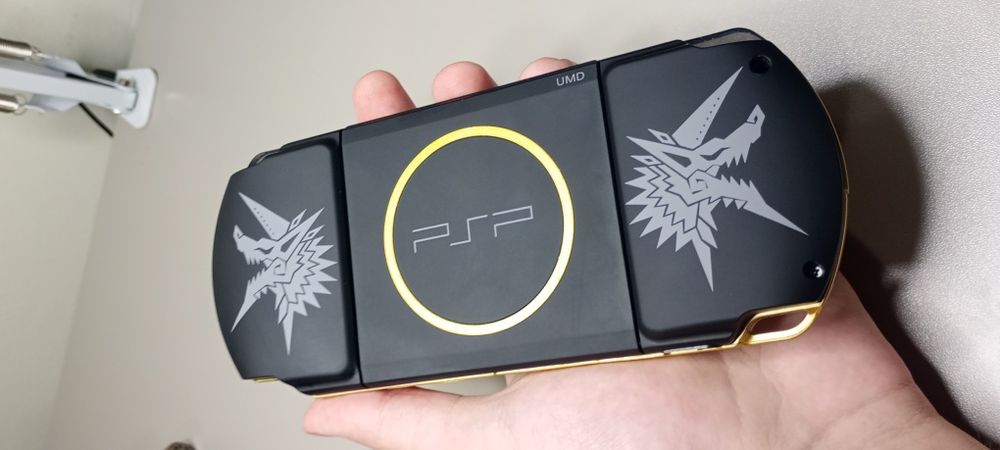 PSP 3000 Monster Hunter Portable 3rd edition (aftermarket shell)