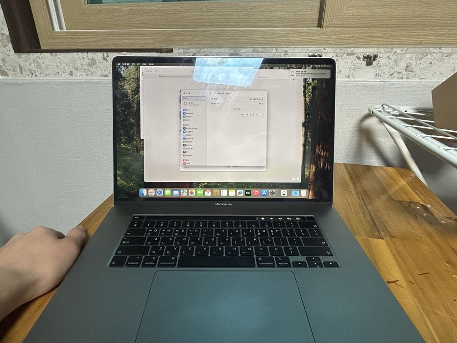 Macbook Pro 2019, core i 7, 512 gb, 16 ram, 16 dyum. Sikl 174 ta.