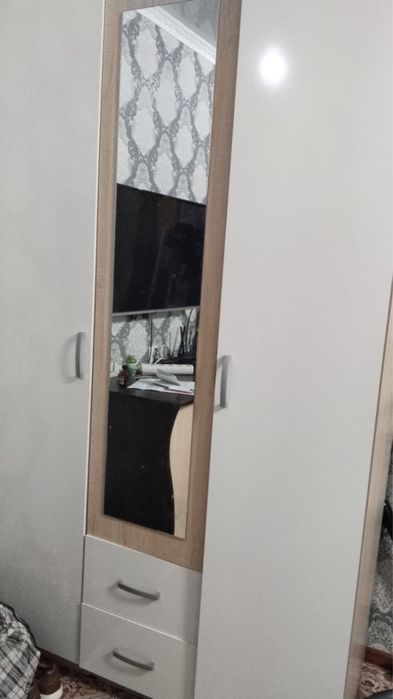 Продам шкаф 2дверный 30000