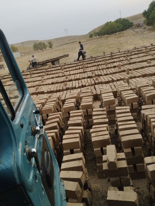 Пишган ва хом гищт.