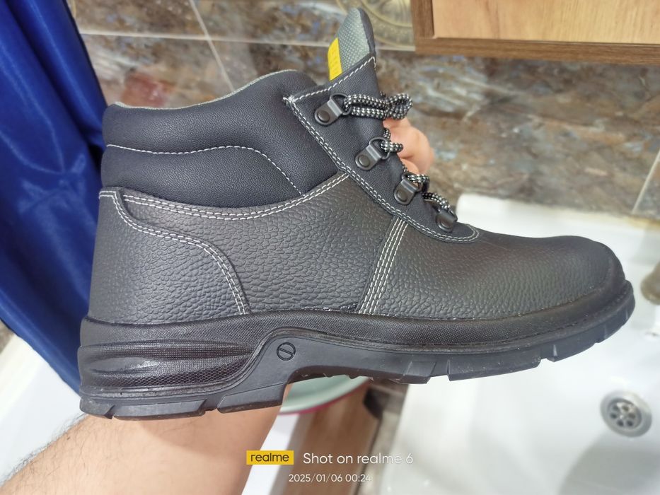 Продам ботинки зимние