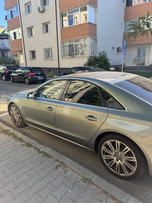Audi A8 an 2012.