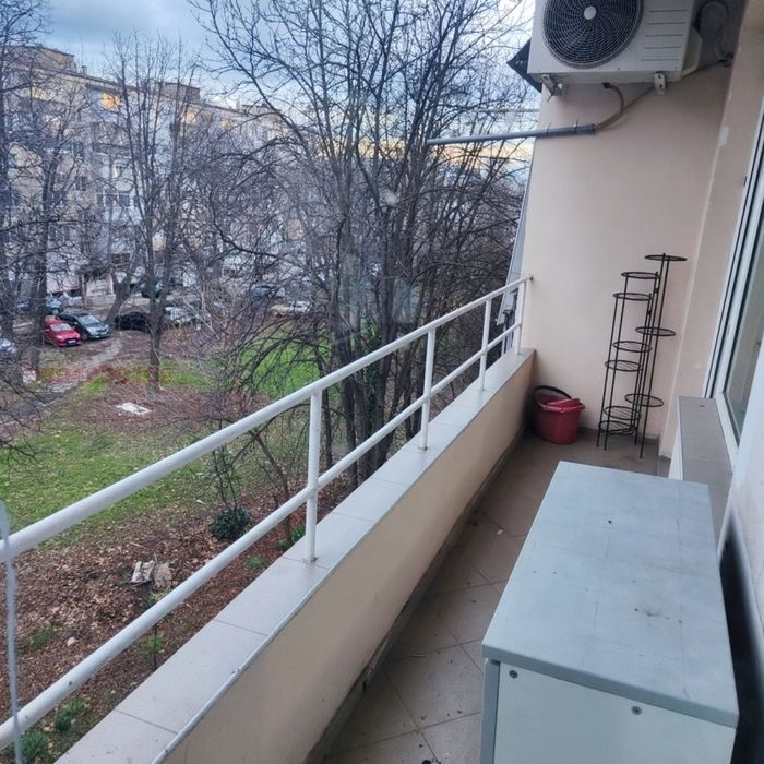 Дава се под наем Тристаен апартамент в Пловдив, Кършияка - 100 кв.м за 413.61 € - Снимка #2