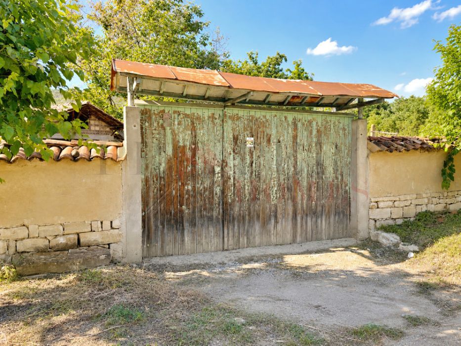 Продажба Къща гр. Горна Оряховица - с. Драганово 101m² и двор 2388m²