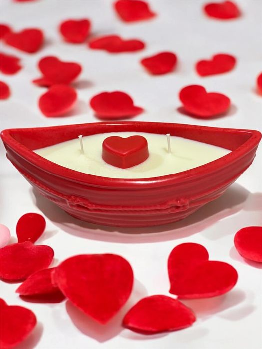 Свещт във фирмата на лодка