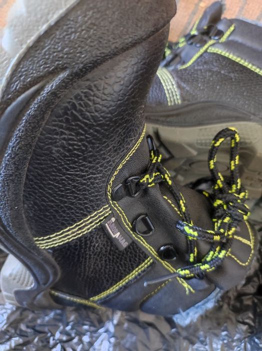 Продам спец обуви размеры 37-38