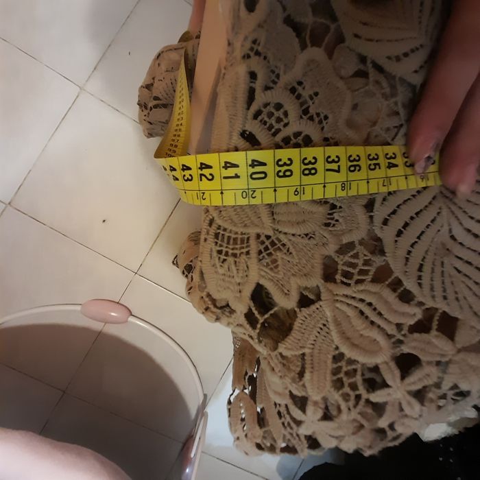 Rochie M(38) din dantelă brodată crem midi cu mânecă lungă