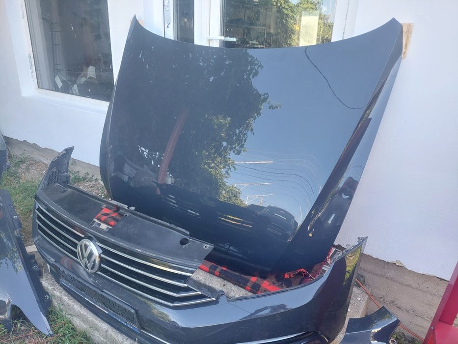 Vând aripi,oglinzi,grila(cu distronic)trager  VW Passat B8,de Europa,
