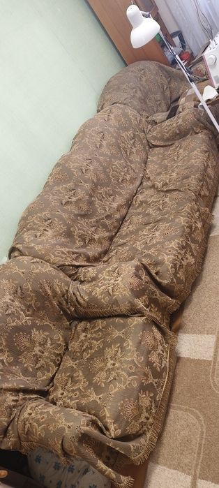 Продается комплект диван с двумя креслами