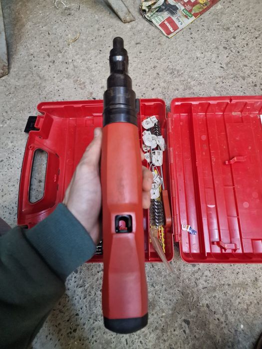 Pistol cuie beton Hilti